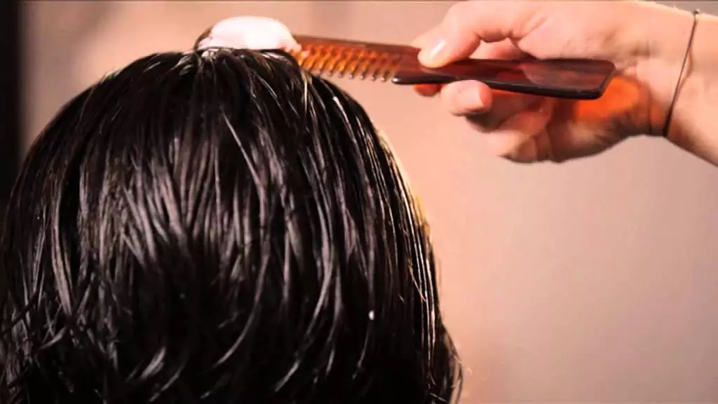 Saç şekillendirme için köpük: Nasıl kullanılır? Köpükten farklı olan nedir ve daha iyidir? Düzgün bir şekilde uzun saç köpüğü nasıl yerleştirilir? 6061_33
