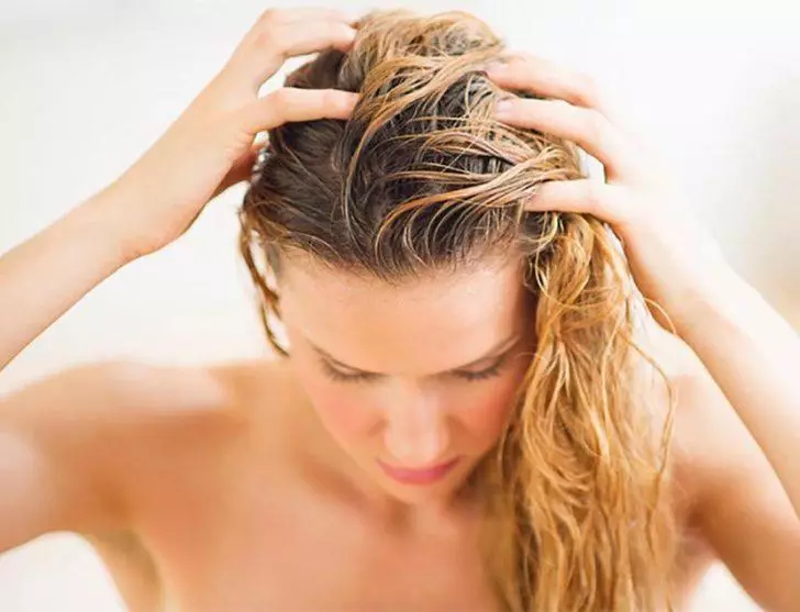 Shampoo Estel Keratin: Composição e características da aplicação do xampu de cabelo de queratina de Estel, Reviews 6065_6