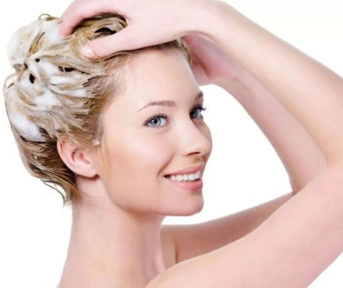 Szampon do prostowania włosów: Przegląd profesjonalnych szamponów wygładzających do wspinaczki 6069_4