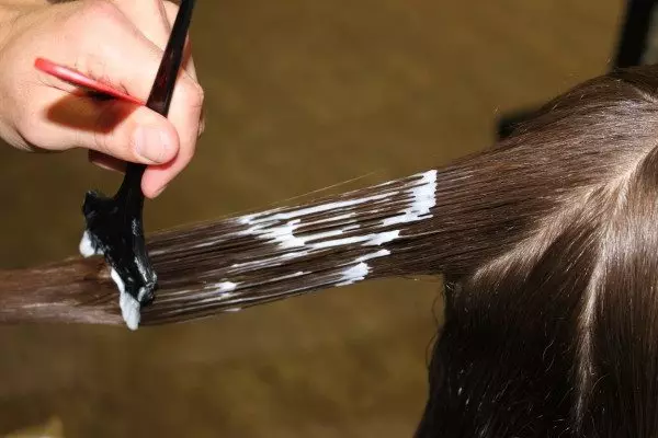 Keratin (54 fotos): O que é isso? Composição de produtos de cabelo e características do procedimento. Quanto custa e como lavá-lo? Avaliações 6073_46