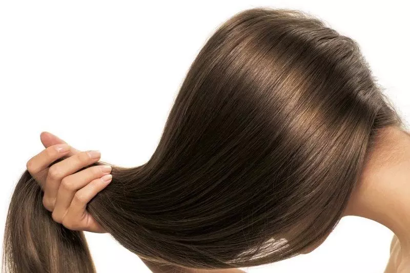 Iwak lemak kanggo rambut (31 foto): Keuntungan Omega-3 nglawan kerugian lan rambut. Apa obat kasebut mbantu ing kapsul? Ulasan 6079_5