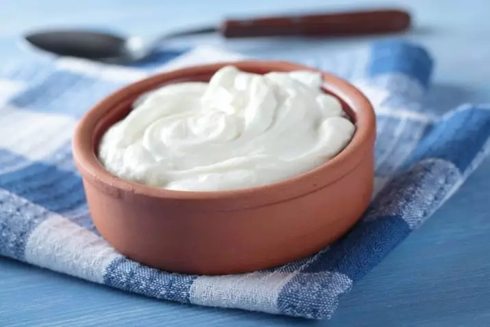 Hårmaske fra creme creme: Hvordan man laver masker med æg og honning derhjemme, fordel og ernæringsmæssige egenskaber creme creme til svagt hår, anmeldelser 6084_9