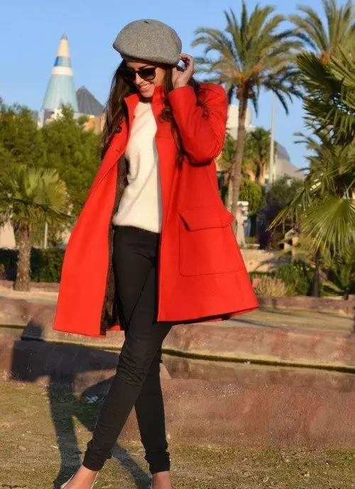 چه چیزی برای پوشیدن کت قرمز (77 عکس): کوتاه، در قفس، با روسری، تصاویر با یک کت قرمز، با کلاه، مرسوم، مد روز 2021 608_22
