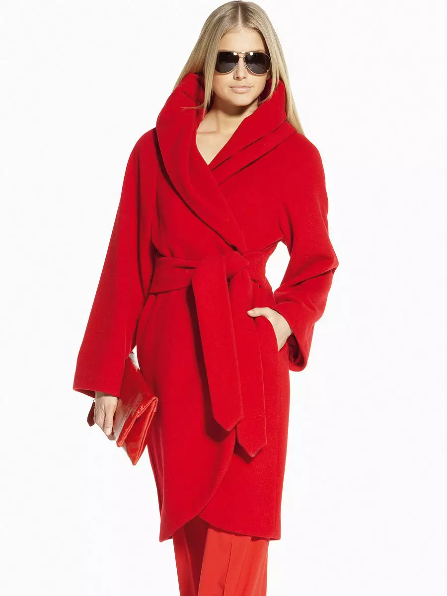 Mida kanda punast mantel (77 fotot): lühike, puuris, sall, piltide punase mantega, mütsiga, trendikas 2021 608_27