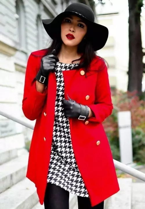 빨간 코트 (77 장의 사진)를 착용 할 것 : 짧은, 새장, 스카프, 빨간 코트가있는 이미지, 모자, 트렌디 한 2021 608_39