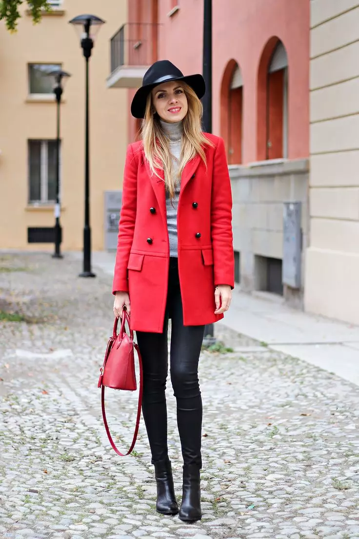 什么穿红色外套（77张）：总之，在一个笼子里，用围巾，用红色上衣的图像，一顶帽子，时尚2021 608_41