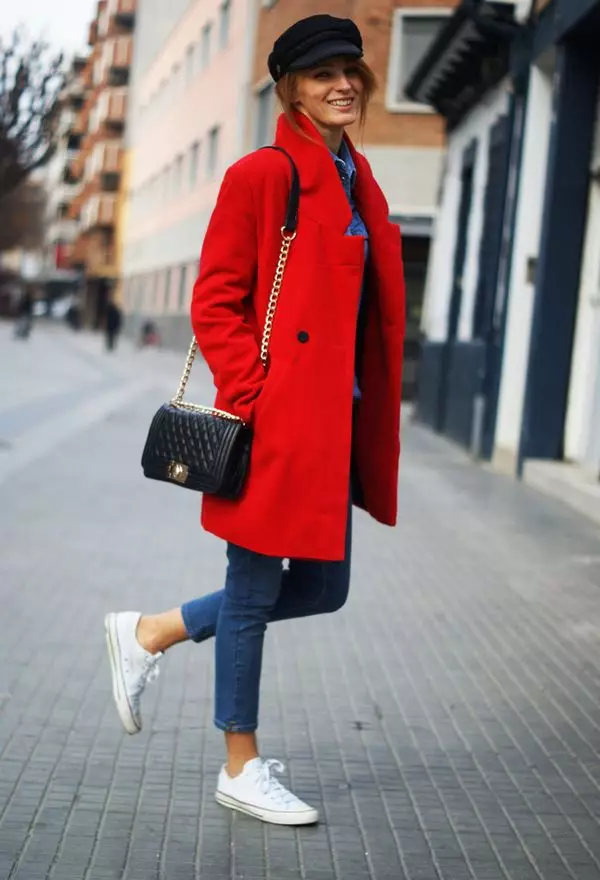 빨간 코트 (77 장의 사진)를 착용 할 것 : 짧은, 새장, 스카프, 빨간 코트가있는 이미지, 모자, 트렌디 한 2021 608_72
