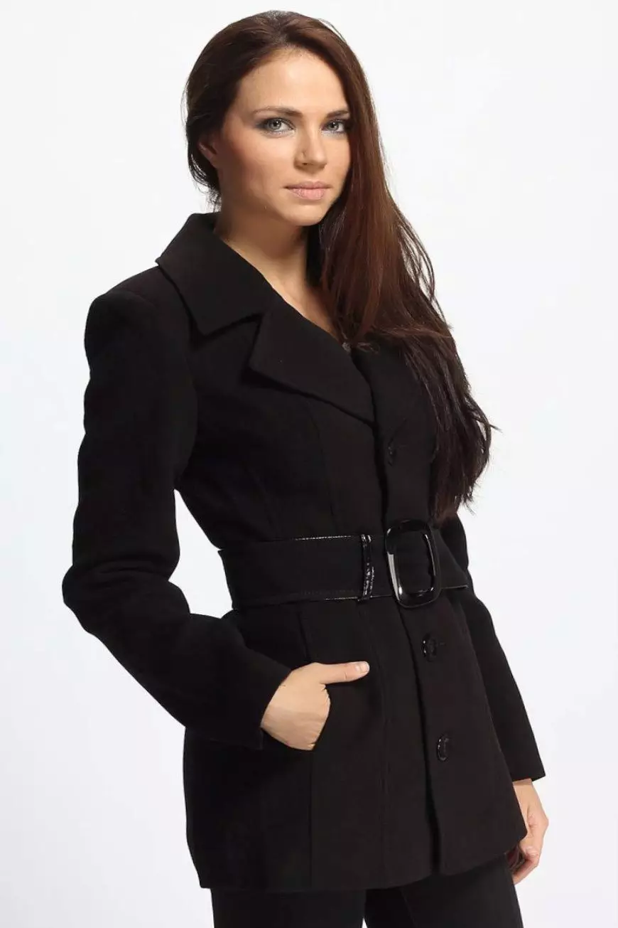 معطف الإناث Drap (112 صورة): أحجام كبيرة، وكيفية غسلها، مع الفراء، أسود، مقنع، مع ما يرتدي معطف من الستارة 610_3