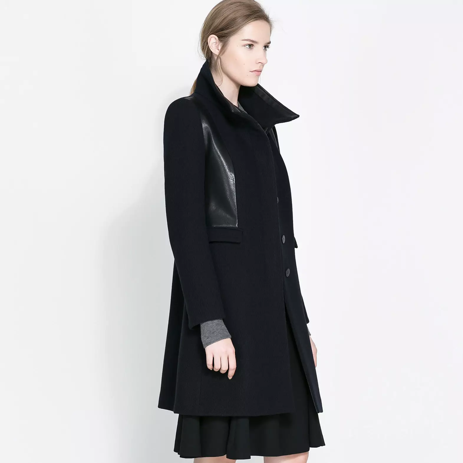 معطف الإناث Drap (112 صورة): أحجام كبيرة، وكيفية غسلها، مع الفراء، أسود، مقنع، مع ما يرتدي معطف من الستارة 610_45