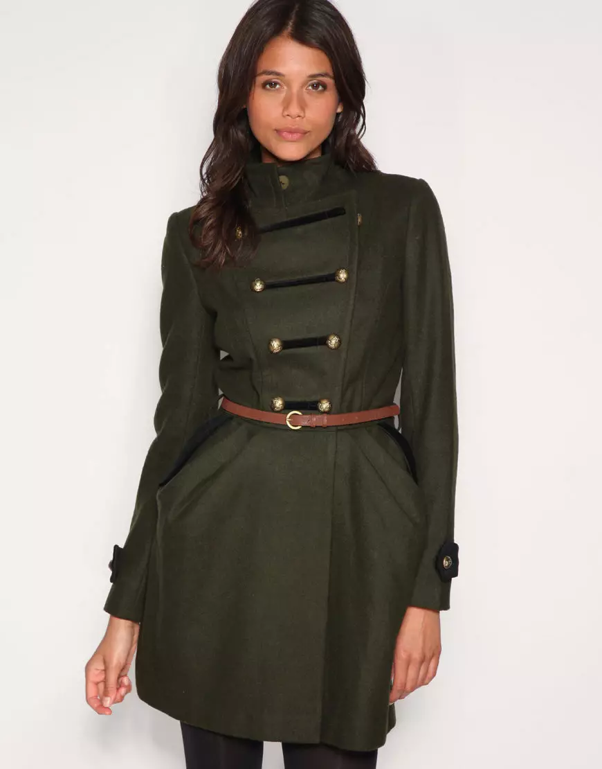 여성 드랩 코트 (112 사진) : 대형 크기, 모피, 검정, 후드, 드레이프에서 코트를 착용 한 것과 함께 씻는 방법 610_47