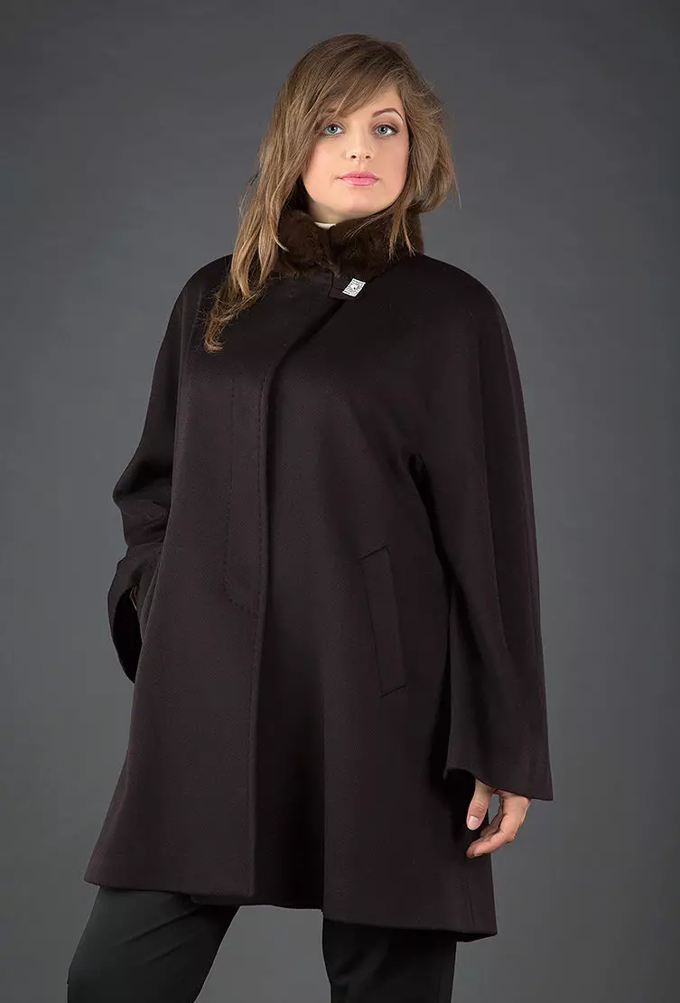 Casaco de dragagem feminina (112 fotos): grandes tamanhos, como lavar, com pele, preto, com capuz, com o que vestindo um casaco da cortina 610_59
