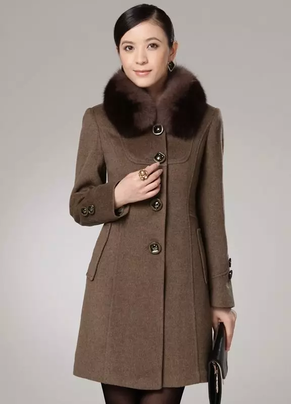 خواتین ڈریپ کوٹ (112 فوٹو): بڑے سائز، دھونے کے لئے کس طرح، دھونے کے لئے، سیاہ، hooded کے ساتھ، جو انگور سے کوٹ پہننے کے ساتھ 610_7