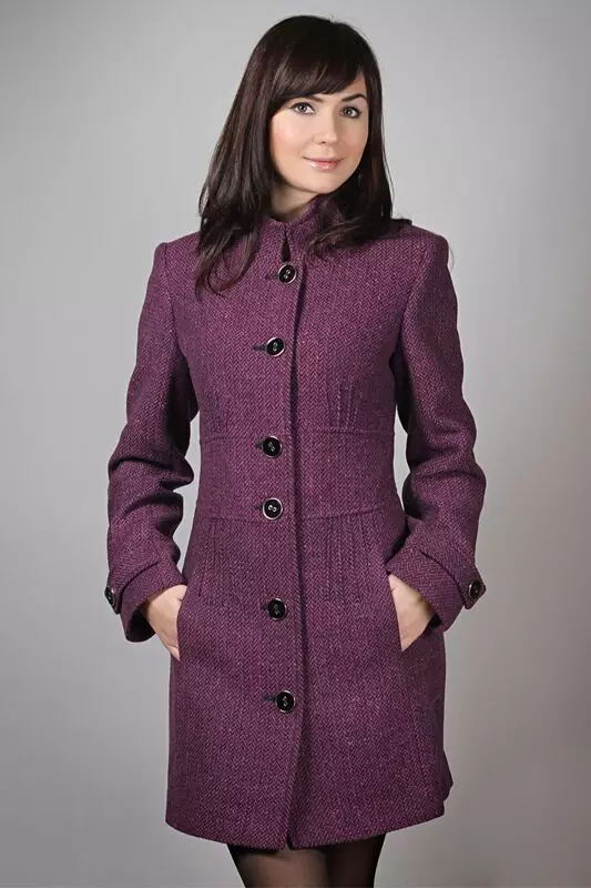 Γυναικείο παλτό Drap (112 φωτογραφίες): Μεγάλα μεγέθη, πώς να πλύνετε, με γούνα, μαύρο, κουκούλα, με αυτό που φορά ένα παλτό από το drape 610_83