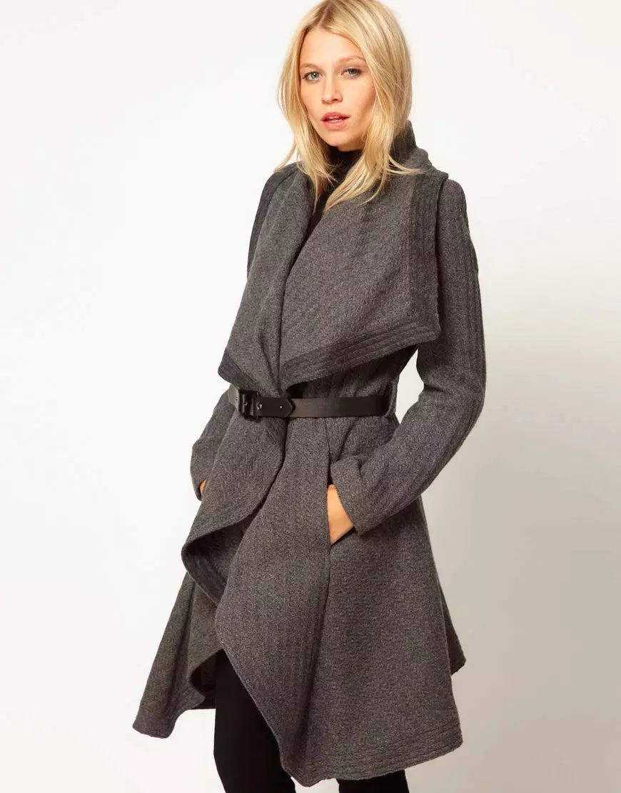 Áo khoác nữ drap (112 ảnh): kích thước lớn, cách rửa, với lông, đen, trùm đầu, với một chiếc áo khoác từ tấm treo 610_9