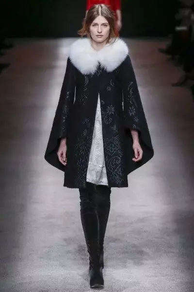 Жіноче драпове пальто (112 фото): великих розмірів, як випрати, з хутром, чорне, з капюшоном, з чим носити пальто з драпу 610_90