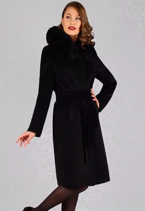 Samička Drap Coat (112 Fotografie): Veľké veľkosti, ako sa umyť, s kožušinou, čiernou, s kapucňou, s čo nosiť kabát z zakrytia 610_92