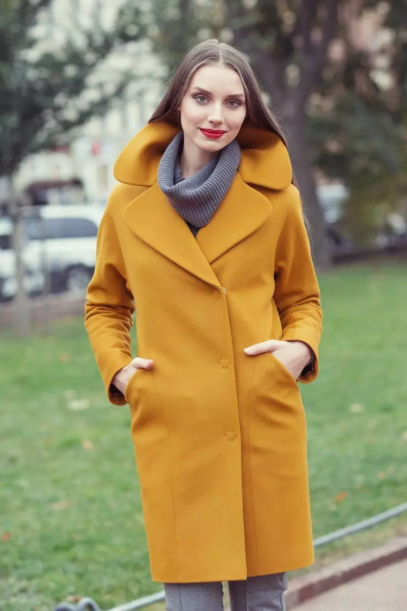 여성 드랩 코트 (112 사진) : 대형 크기, 모피, 검정, 후드, 드레이프에서 코트를 착용 한 것과 함께 씻는 방법 610_96
