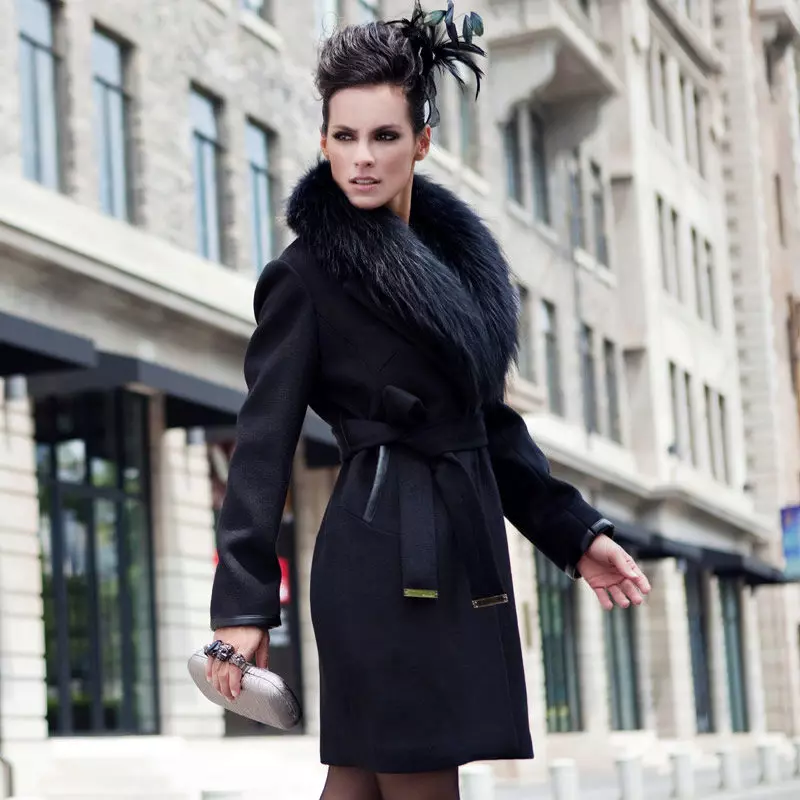 Жіноче чорне пальто (172 фото): довге, коротке, з капюшоном, чорно-біле, пряме, з шкіряними рукавами, приталені, шкіряне 611_105