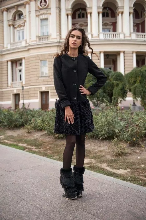 Cappotto nero femminile (172 foto): lungo, corto, incappucciato, bianco e nero, dritto, maniche in pelle, vestibilità, pelle 611_106