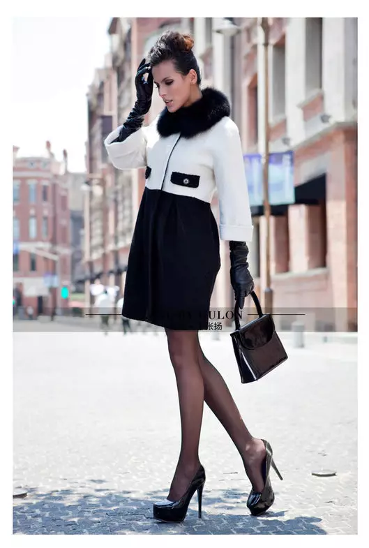 Žena čierna kabát (172 fotografií): dlhé, krátke, s kapucne, čiernobielo, rovné, kožené rukávy, fit, koža 611_115