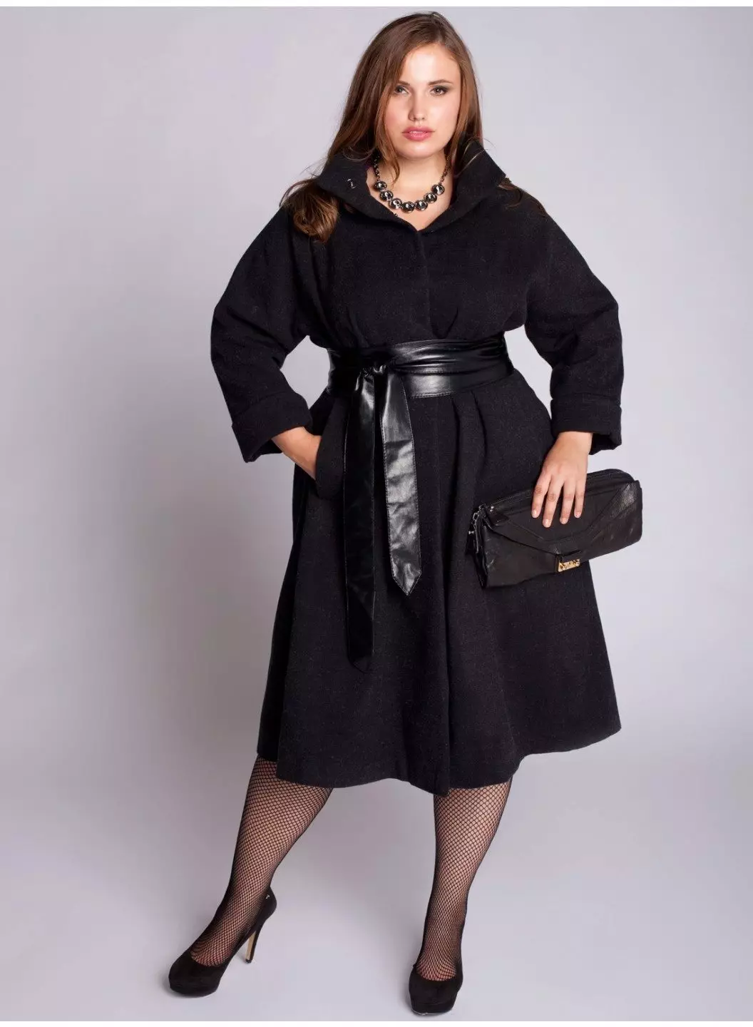 Cappotto nero femminile (172 foto): lungo, corto, incappucciato, bianco e nero, dritto, maniche in pelle, vestibilità, pelle 611_126