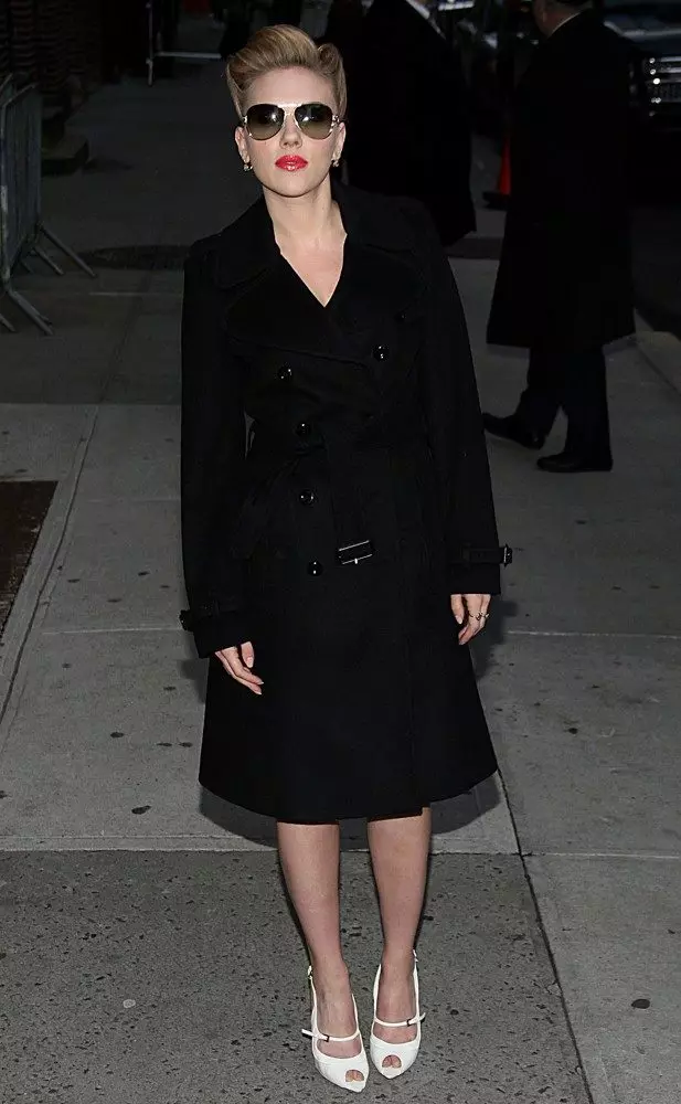 Cappotto nero femminile (172 foto): lungo, corto, incappucciato, bianco e nero, dritto, maniche in pelle, vestibilità, pelle 611_127