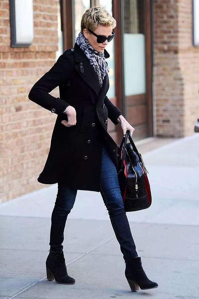 Vrouwelijke zwarte jas (172 foto's): lang, kort, hooded, zwart en wit, recht, lederen mouwen, fit, leer 611_142