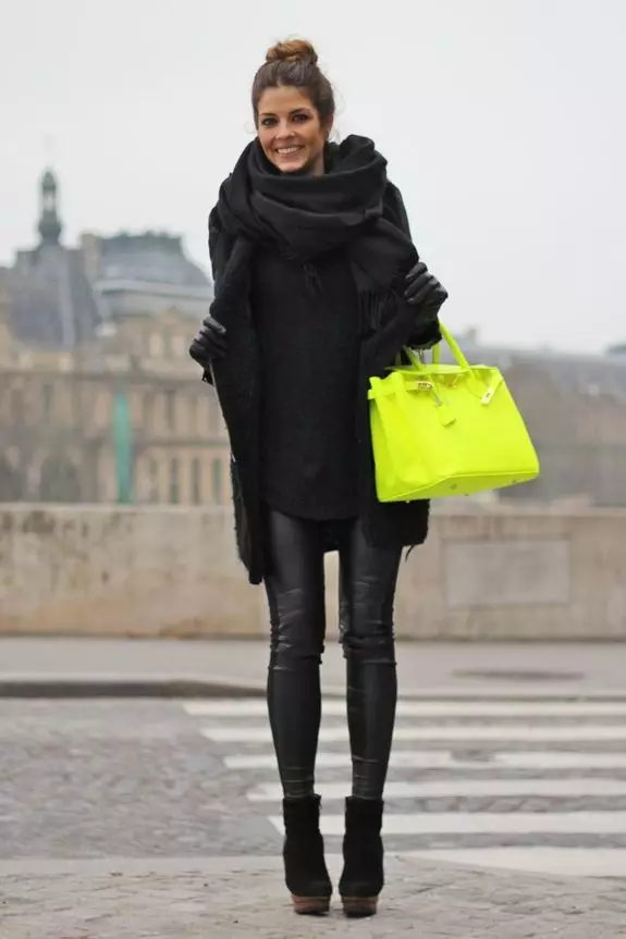 女性黑色外套（172張照片）：長，短，連帽，黑色和白色，直，皮革套，適合，皮革 611_143