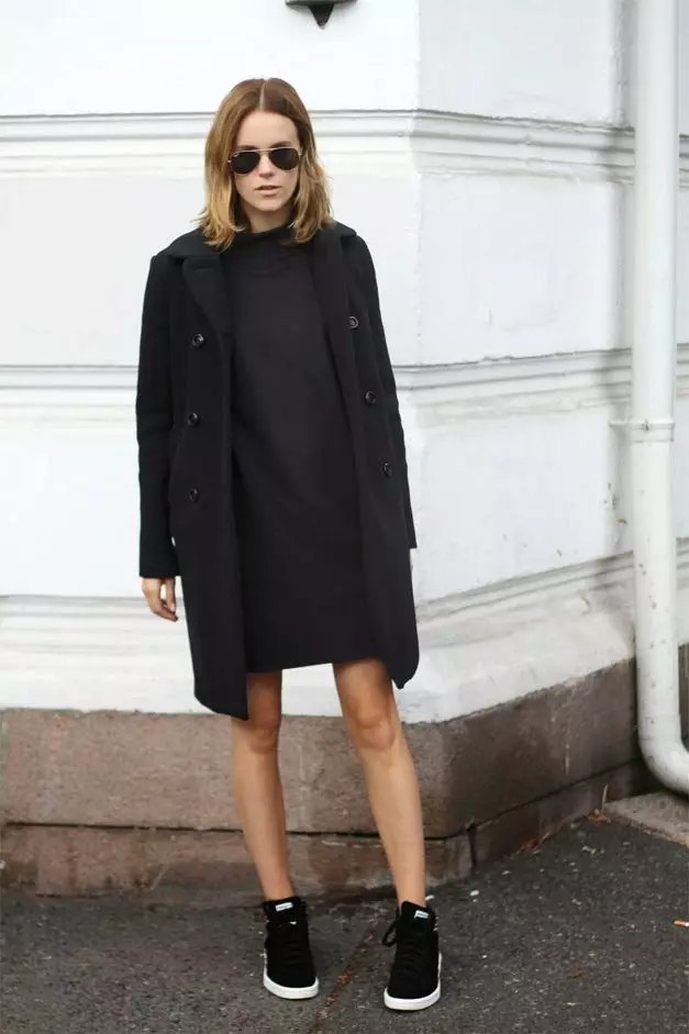 Cappotto nero femminile (172 foto): lungo, corto, incappucciato, bianco e nero, dritto, maniche in pelle, vestibilità, pelle 611_15