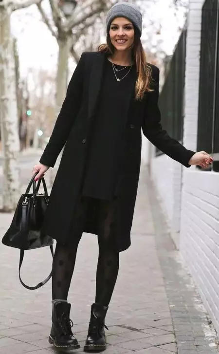 Cappotto nero femminile (172 foto): lungo, corto, incappucciato, bianco e nero, dritto, maniche in pelle, vestibilità, pelle 611_172