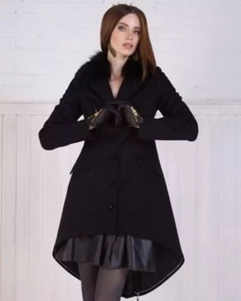 Žena černý kabát (172 fotografií): dlouhé, krátké, s kapucí, černé a bílé, rovné, kožené rukávy, fit, kůže 611_40