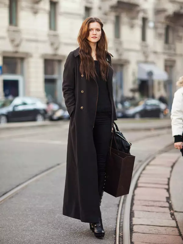 Femelle manteau noir (172 photos): long, court, à capuche, noir et blanc, droite, cuir manches, ajustement, cuir 611_45