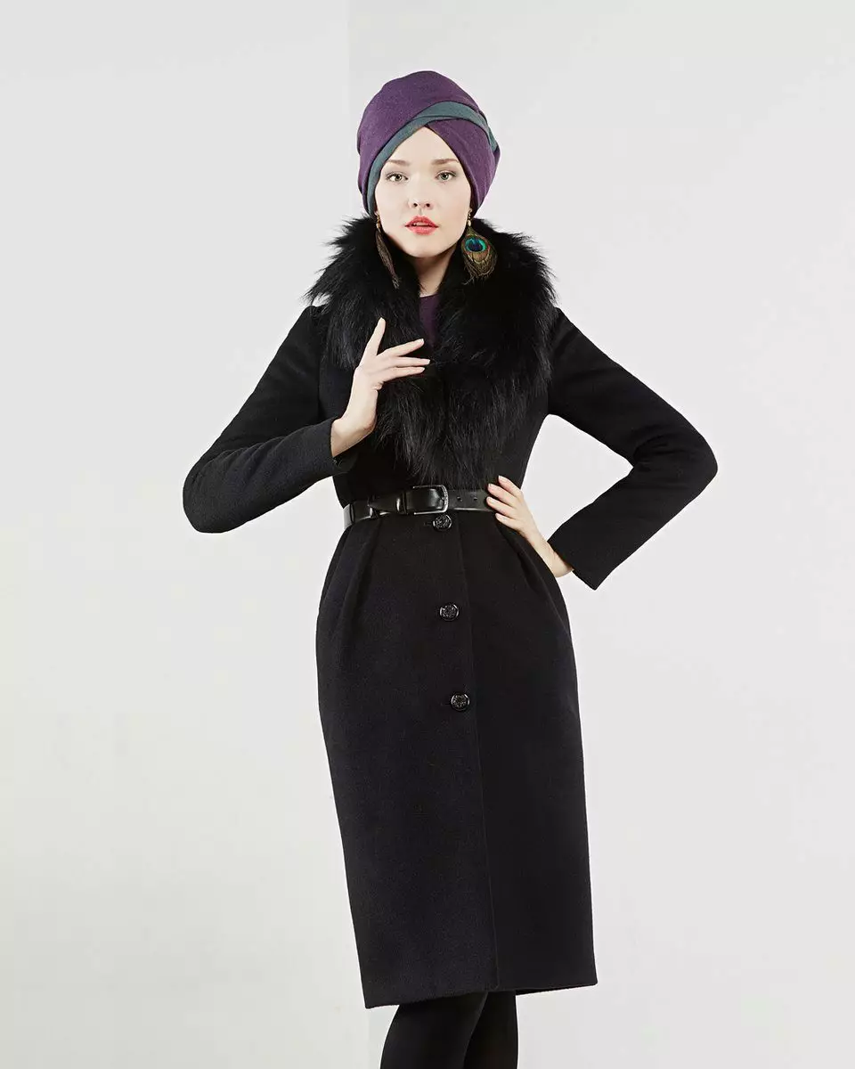 Ženski crni kaput (172 fotografije): duga, kratke, kapuljačje, crno-bijele, ravne, kožne rukave, fit, koža 611_63