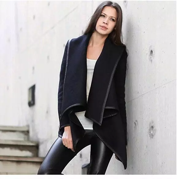 Weiblicher schwarzer Mantel (172 Fotos): lang, kurz, mit Kapuze, schwarz und weiß, gerade, Lederhülsen, Fit, Leder 611_65