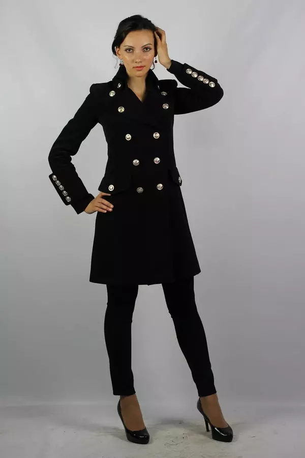 Sieviešu melns mētelis (172 fotogrāfijas): garš, īss, kapuci, melns un balts, taisni, ādas piedurknes, fit, āda 611_78