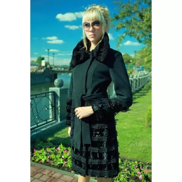 خواتین سیاہ کوٹ (172 فوٹو): طویل، مختصر، hooded، سیاہ اور سفید، براہ راست، چمڑے آستین، فٹ، چمڑے 611_97