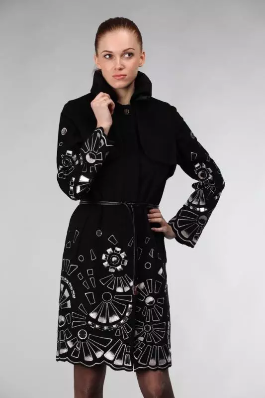 کت سیاه زن (172 عکس): طولانی، کوتاه، هود، سیاه و سفید، مستقیم، آستین چرمی، مناسب، چرم 611_98