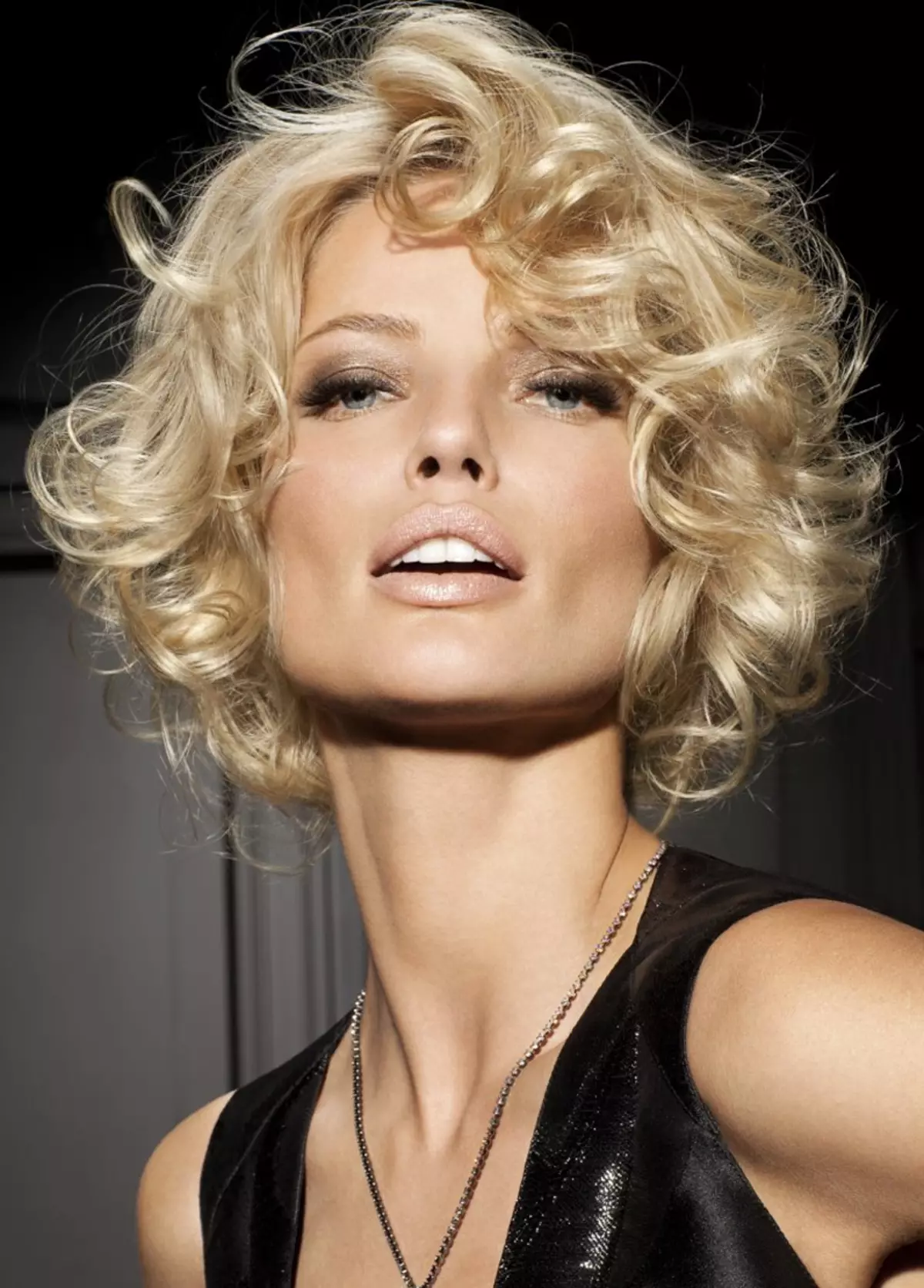 Zaťaženie vlasov na curl (35 fotografií): účesy pre stredné, dlhé a krátke vlasy. Ako urobiť 