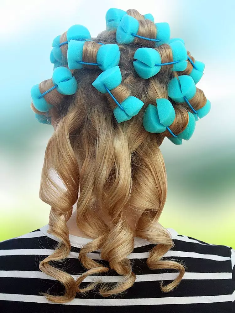 Меки ролки за коса къдрици (32 снимки): изберете къдрене и други, за да създадете къдрици на дълга и къса коса 6129_18