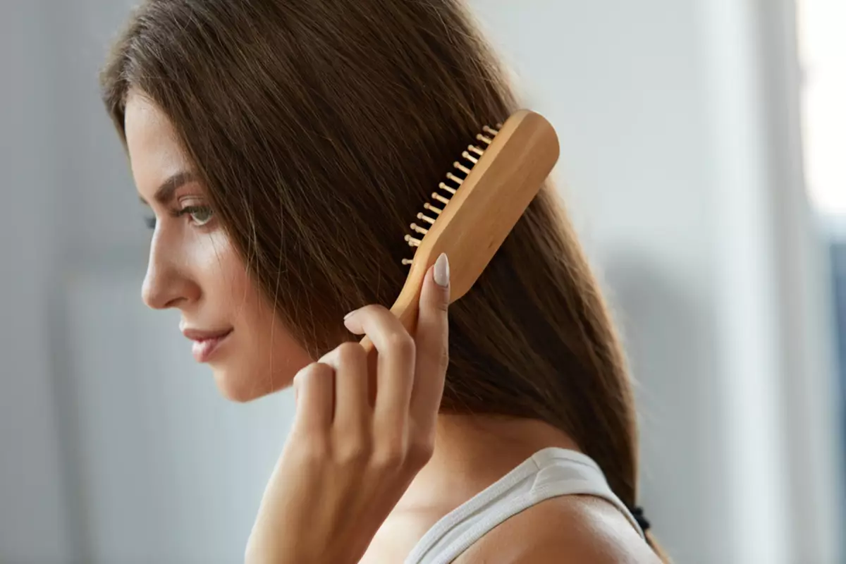 Klip flokët me avull: një përmbledhje e straighteners profesionale për një çift, l'oreal steampod dhe hekur tjetër më të mirë me një funksion me avull. Shqyrtime 6158_29