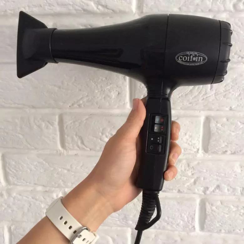 Pa Hairdryer sy'n dda? Graddio gwallt gwallt gwallt 2021. Pa fath o gwmni sy'n well i'w ddewis? Modelau gorau i'w defnyddio gartref. Adolygu Adolygiadau 6174_15