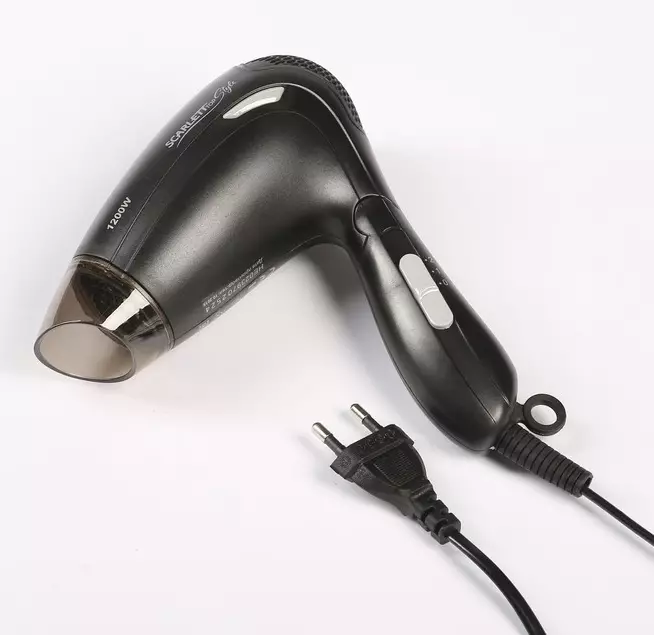 কোন hairdryer ভাল? রেটিং চুল চুলের চুলা 2021. কোন ধরনের কোম্পানী চয়ন করা ভাল? হোম ব্যবহারের জন্য শীর্ষ মডেল। পর্যালোচনা পর্যালোচনা করুন 6174_36