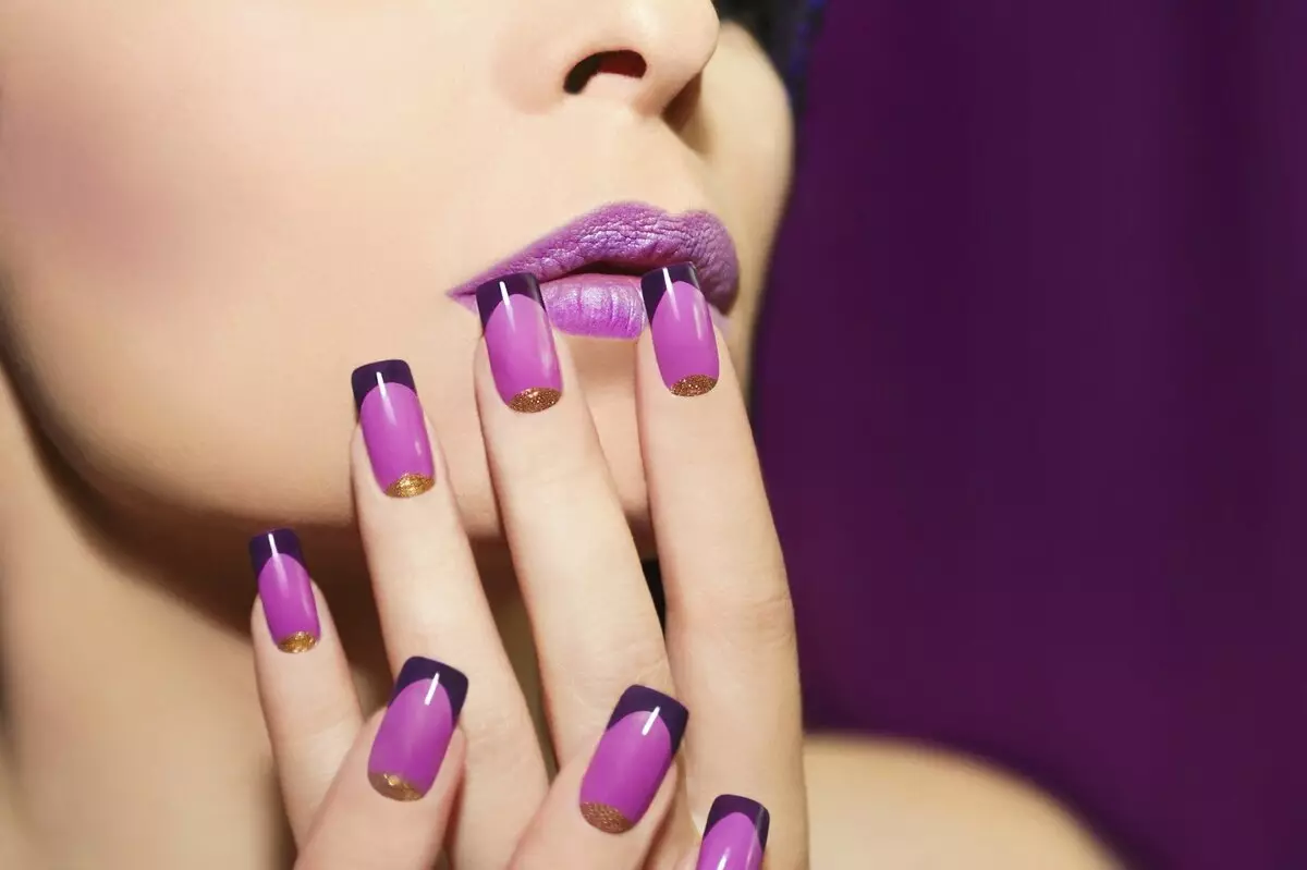 Manicure lori eekanna gigun (awọn fọto 130): A lẹwa minophonic ati asiko. Bi o ṣe le ṣe eekanna ti o lagbara ati gigun fun ọjọ kan ati ọsẹ? A rọrun ati apẹrẹ miiran 6200_2