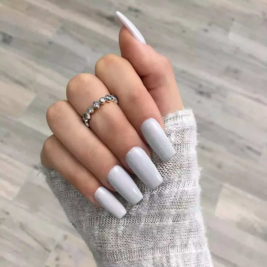 Manicure lori eekanna gigun (awọn fọto 130): A lẹwa minophonic ati asiko. Bi o ṣe le ṣe eekanna ti o lagbara ati gigun fun ọjọ kan ati ọsẹ? A rọrun ati apẹrẹ miiran 6200_66