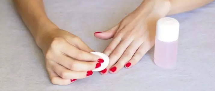 Jak wyciąć paznokcie? Jak pięknie obrazować paznokcie w domu na rękach krok po kroku? Gładka maszyna do wycieku 6210_10