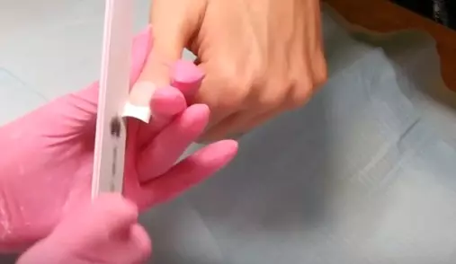 Acrylic ji bo nails (51 wêne): Ew çi ye û çawa li malê kirê? Meriv çawa sêwirana bi piyalek powdar a acrylic re çêkir? Meriv çawa nexşeyan bicîh tîne? 6213_34