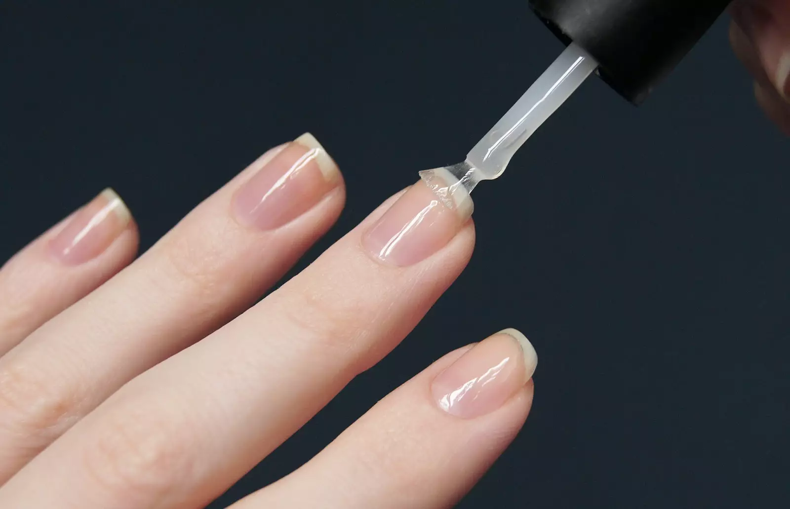 Manicure é laca ordinária em casa (30 fotos): Como fazer suas unhas corretamente, para que a laca se mantenha mais? E se secar e não abrir laca? 6217_15