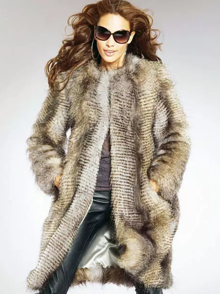 Пальто зі штучного хутра (78 фото): з каракулю, з капюшоном, плюшеве, жіночі моделі пальто 621_12