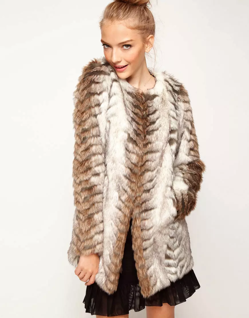 Пальто зі штучного хутра (78 фото): з каракулю, з капюшоном, плюшеве, жіночі моделі пальто 621_16