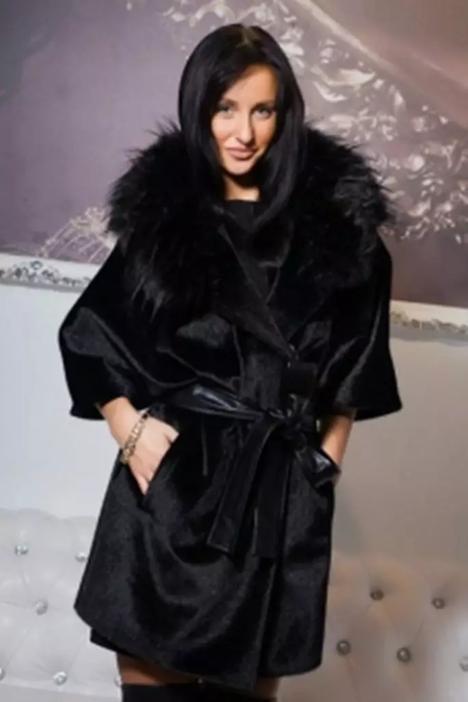 Пальто зі штучного хутра (78 фото): з каракулю, з капюшоном, плюшеве, жіночі моделі пальто 621_24